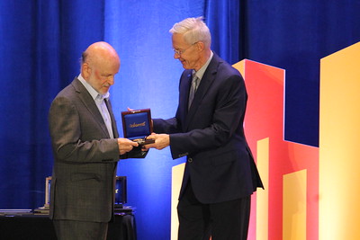 Alex Shapiro accepts award from Steve Graves